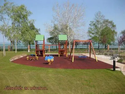 Galerius Aranypart דירה *