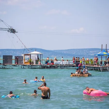 Galerius Aranypart דירה *