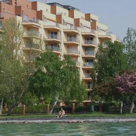 Galerius Aranypart Apartament