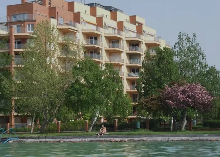 Galerius Aranypart Apartament